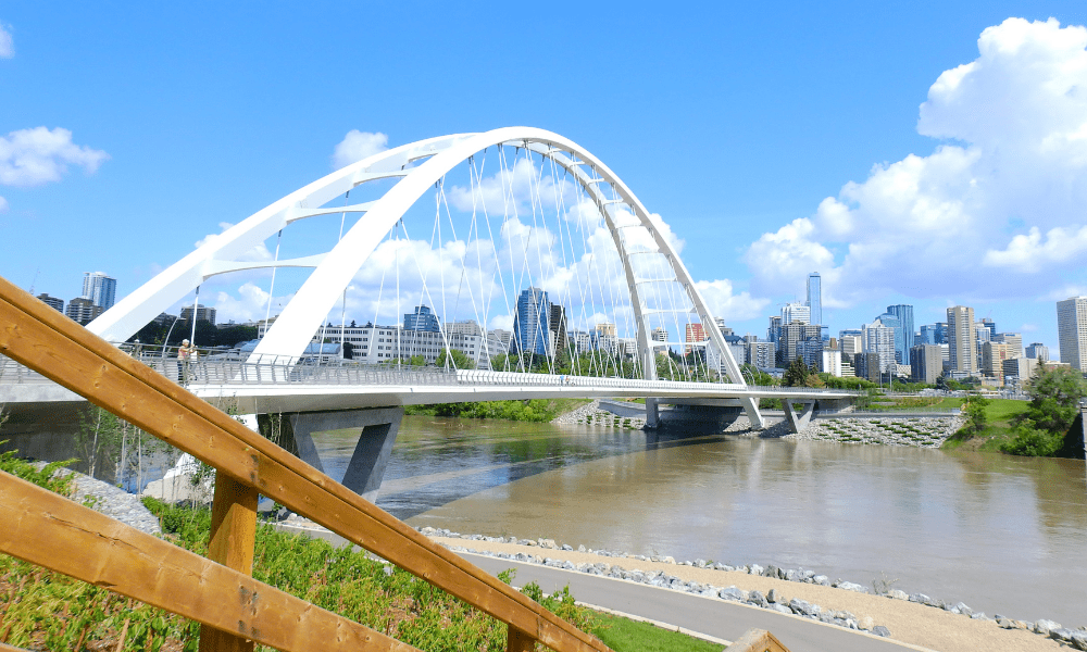 Bridge and river view in Edmonton for guided bus tours from Edmonton